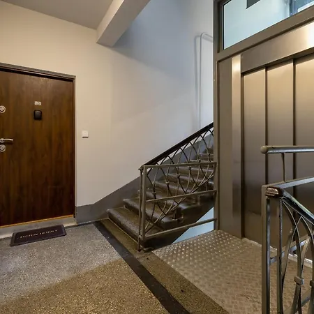 Starowislna Elegant With Air Conditioning Kazimierz Cracow By Renters Prestige *