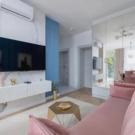 Starowislna Elegant With Air Conditioning Kazimierz Cracow By Renters Prestige كراكوفيا